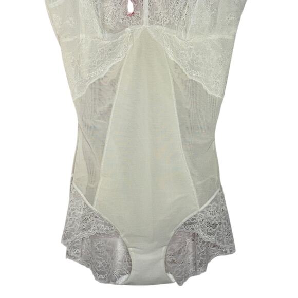 NWT SPANX Shape Clean White Bodysuit Lace Shaping Bodice Size Large - Picture 4 of 11